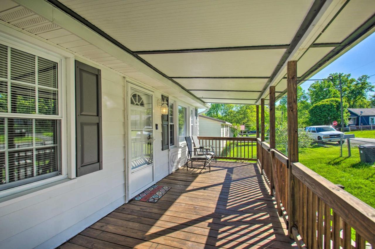 Dog-Friendly Fayetteville Home With Hot Tub! 외부 사진