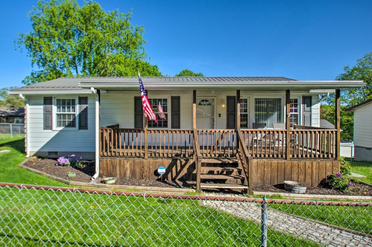 Dog-Friendly Fayetteville Home With Hot Tub! 외부 사진