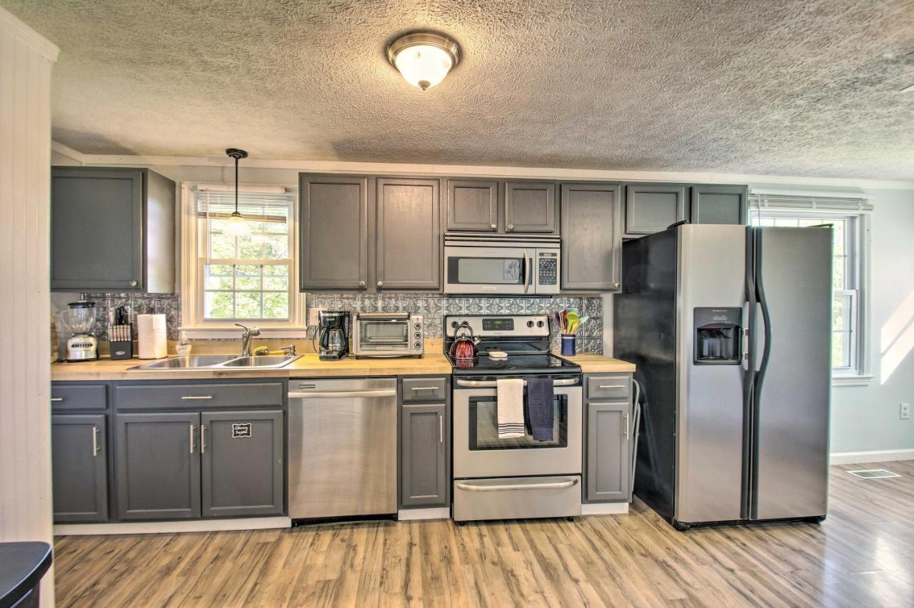 Dog-Friendly Fayetteville Home With Hot Tub! 외부 사진