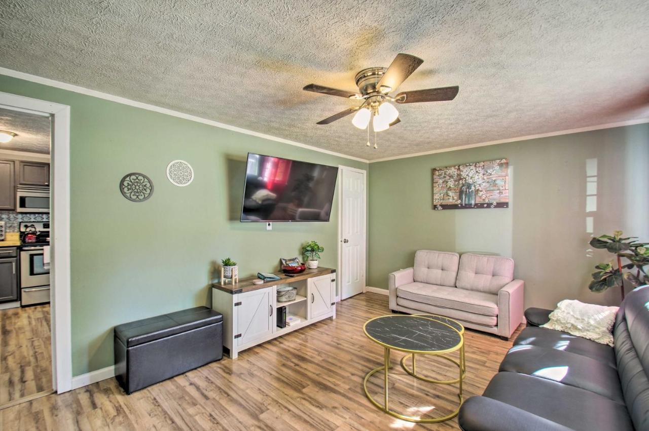 Dog-Friendly Fayetteville Home With Hot Tub! 외부 사진