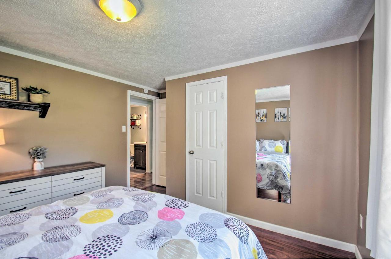 Dog-Friendly Fayetteville Home With Hot Tub! 외부 사진