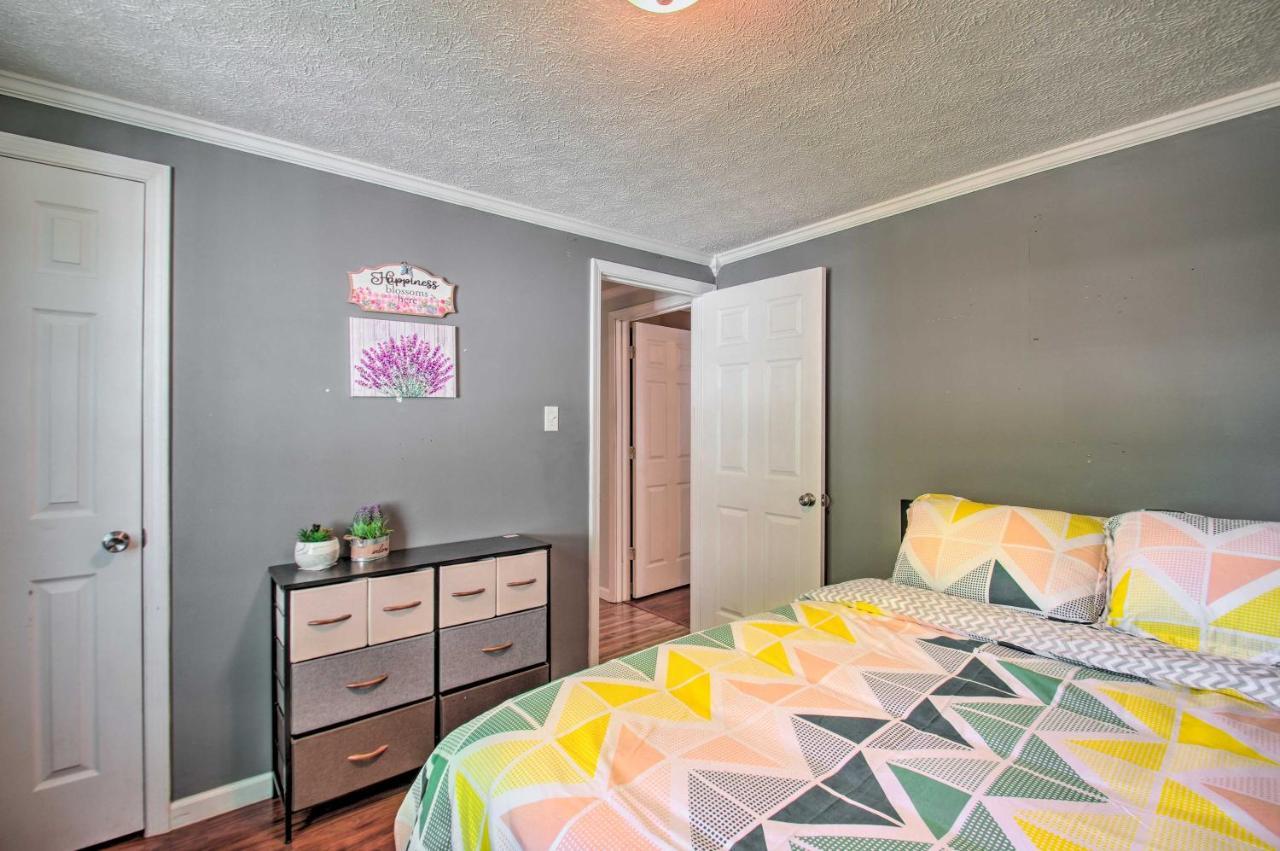 Dog-Friendly Fayetteville Home With Hot Tub! 외부 사진