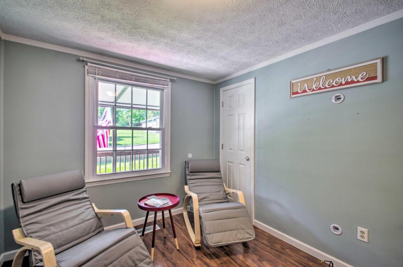 Dog-Friendly Fayetteville Home With Hot Tub! 외부 사진