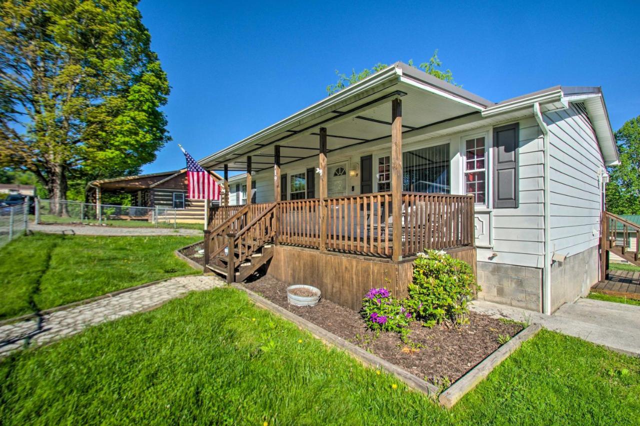 Dog-Friendly Fayetteville Home With Hot Tub! 외부 사진