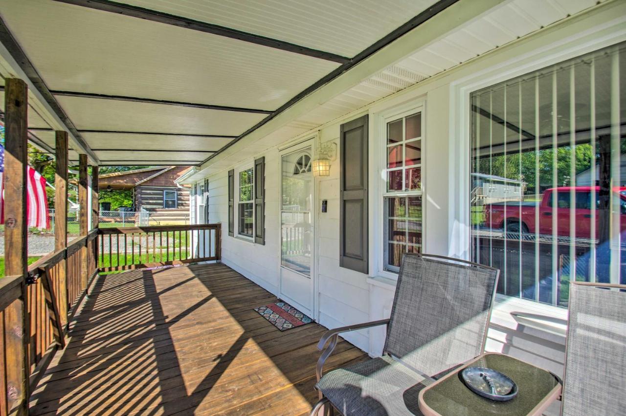 Dog-Friendly Fayetteville Home With Hot Tub! 외부 사진